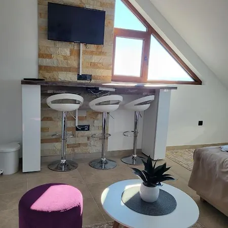 Kloudscape Milmari & Apartman